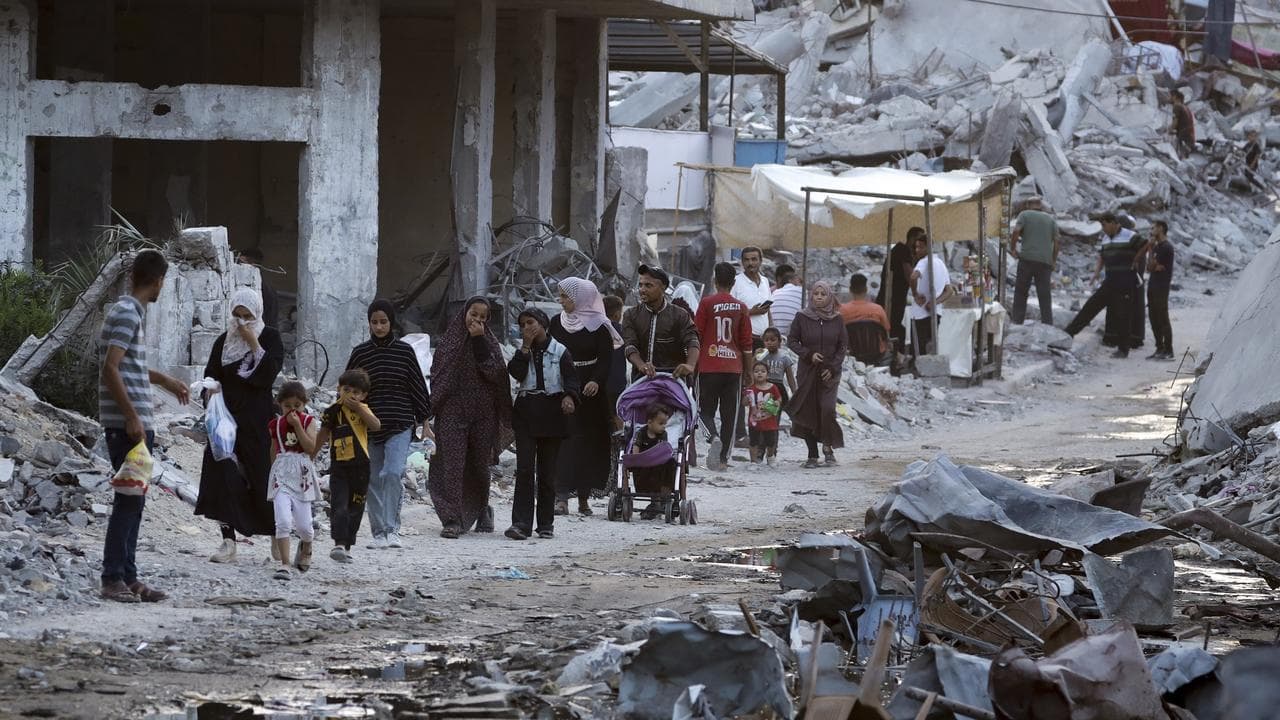 Displaced Palestinians in the southern town of Khan Younis, Gaza Strip
