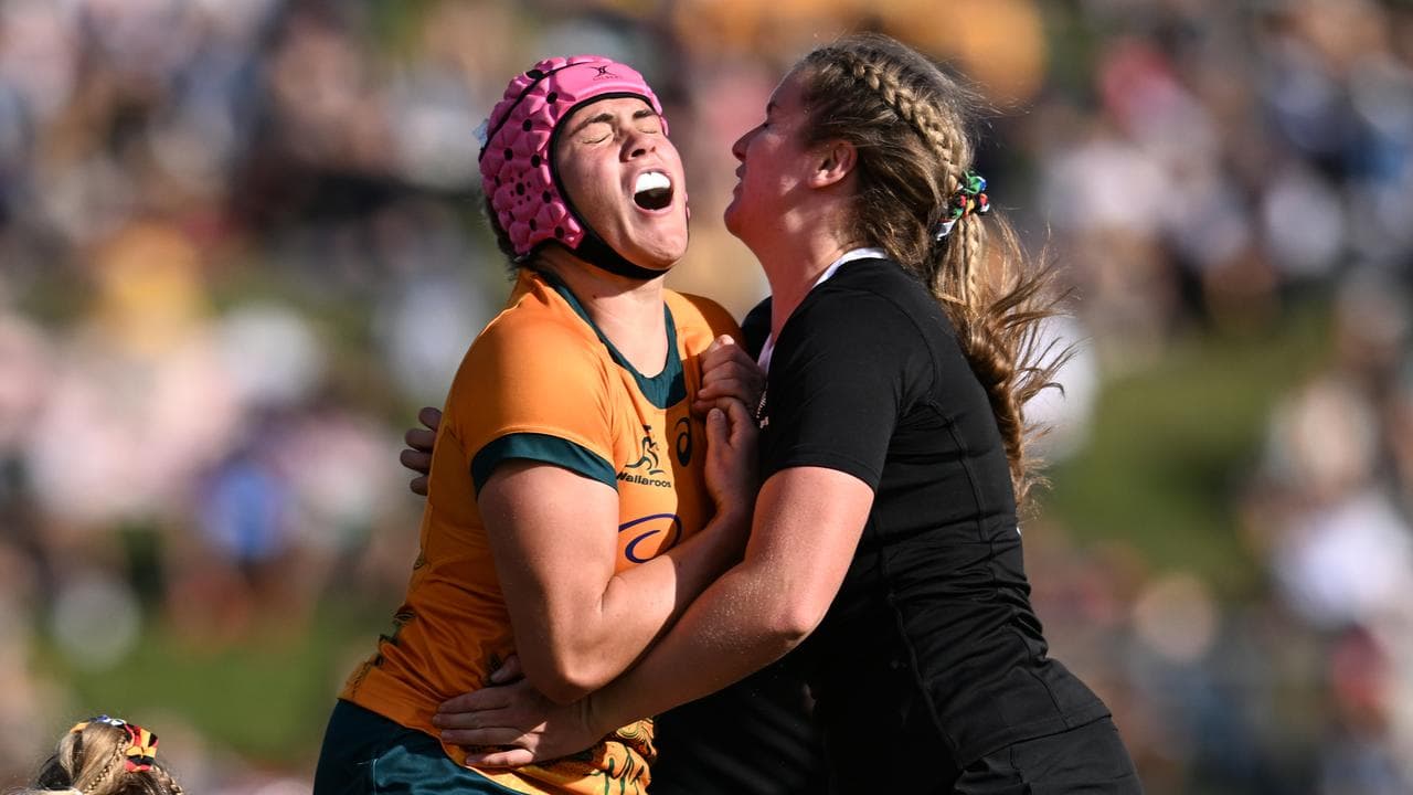 Piper Duck (left) of the Wallaroos.