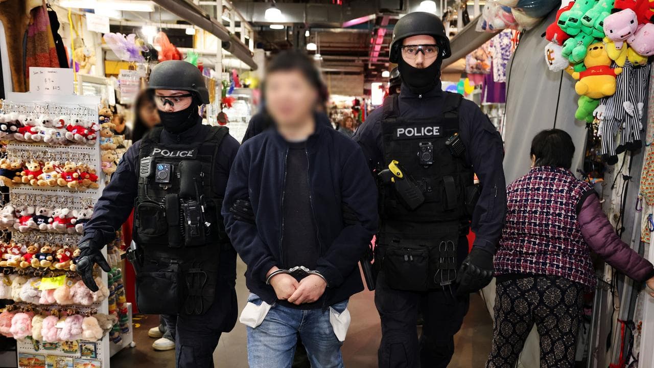 Arrest over seizure of weapons in Sydney 