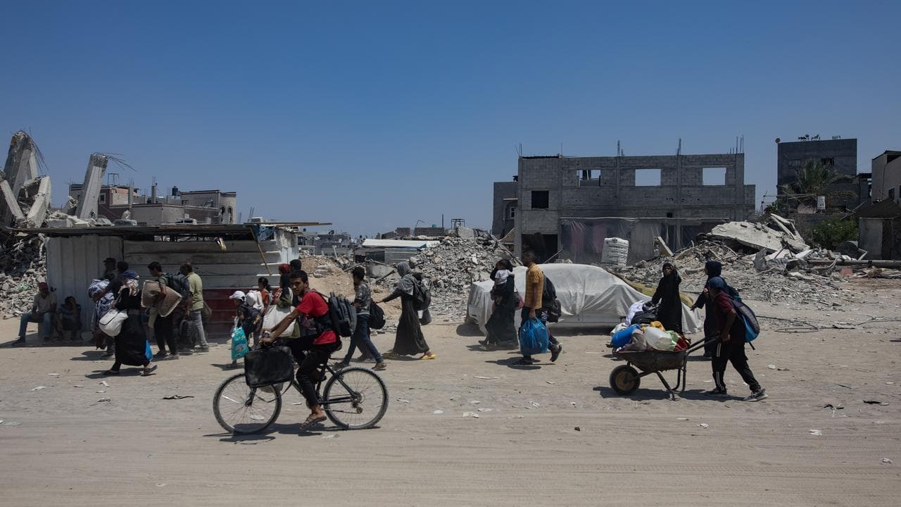 Palestinians flee Khan Younis 