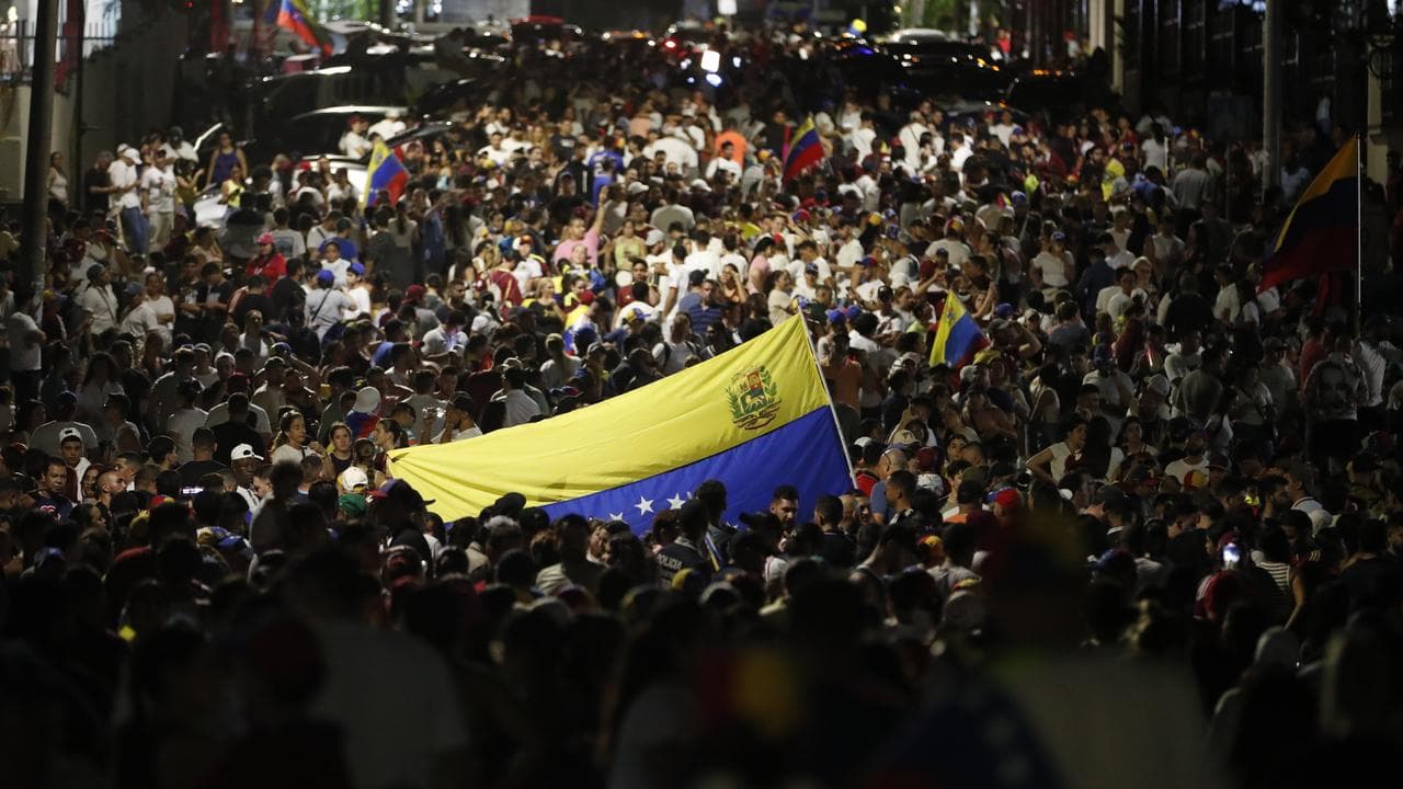 Venezuelans wait for the results of the presidential elections