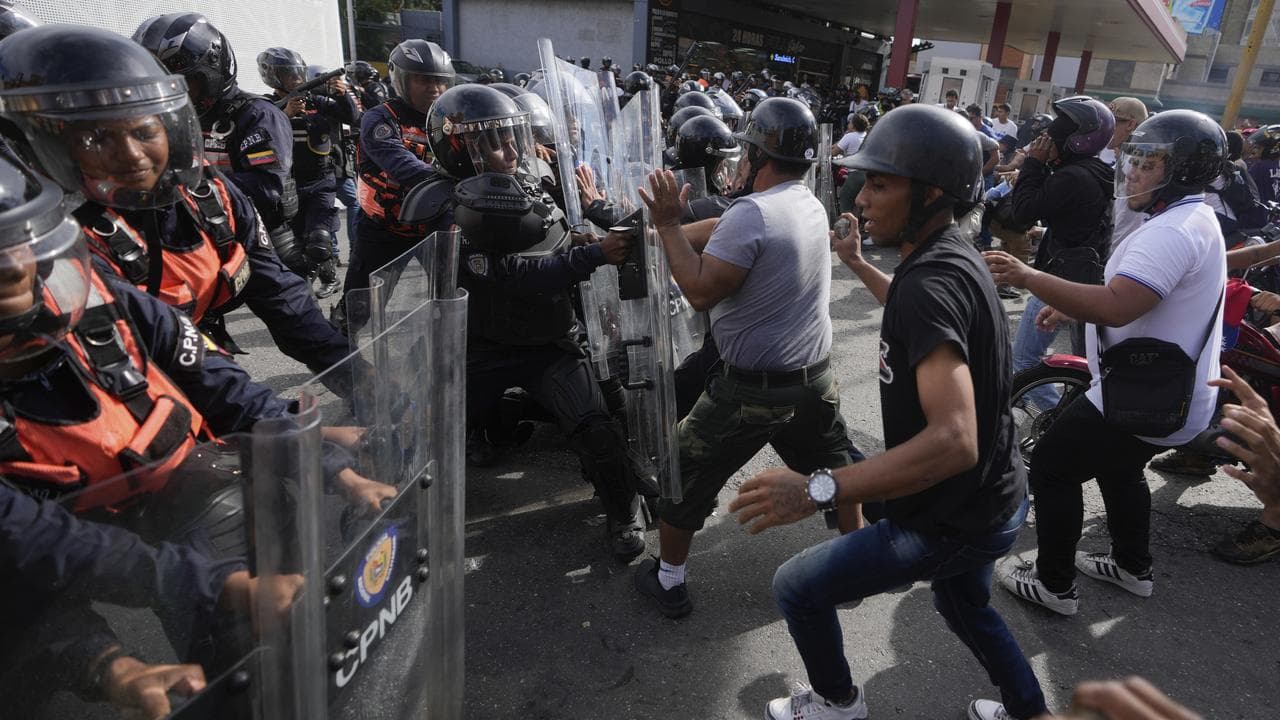 Protesters charge at police in Caracas, Venezuela