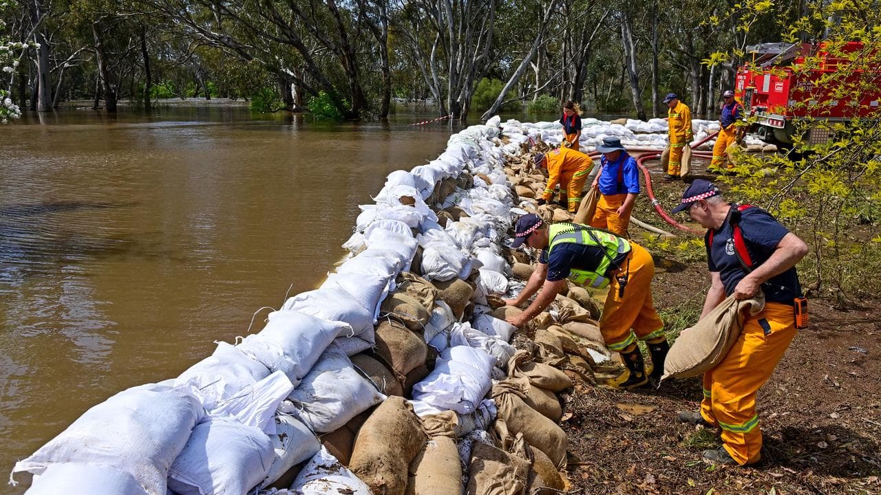 VIC FLOODS CLEAN UP