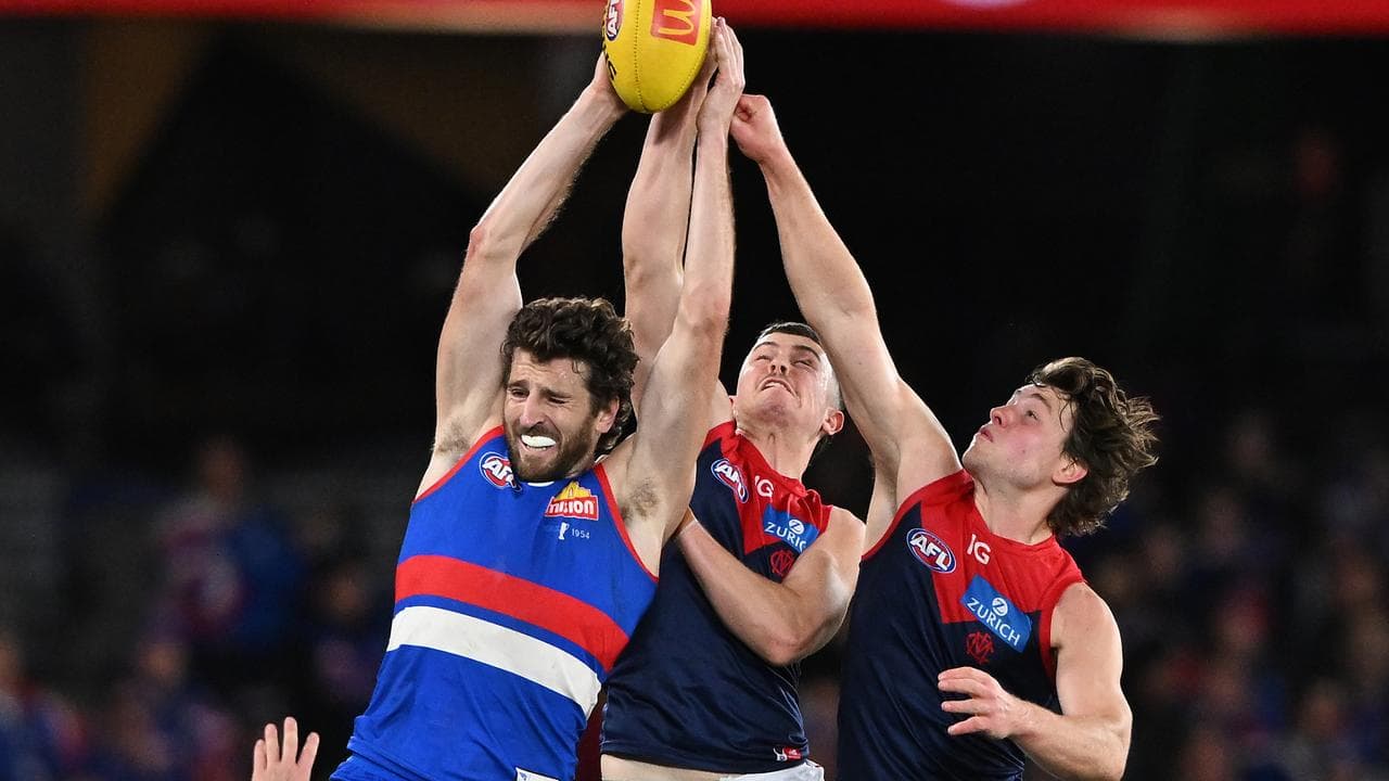 Marcus Bontempelli competes for a mark.