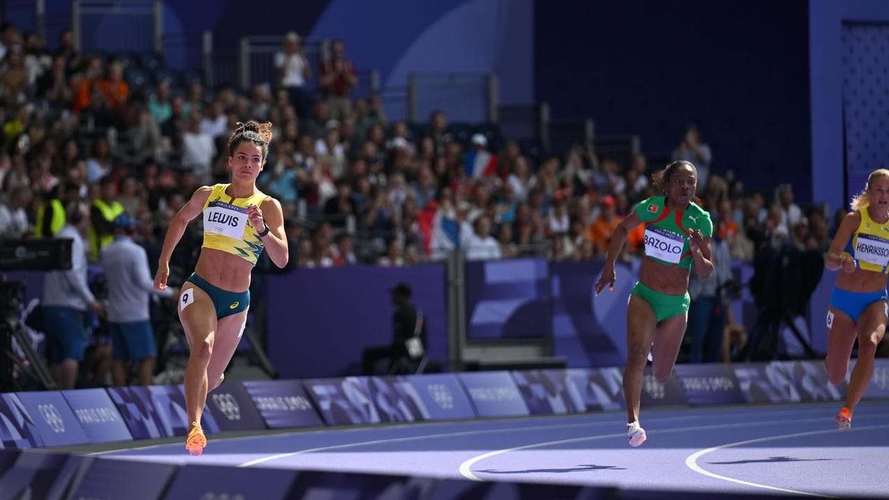 Torrie Lewis in lane nine 