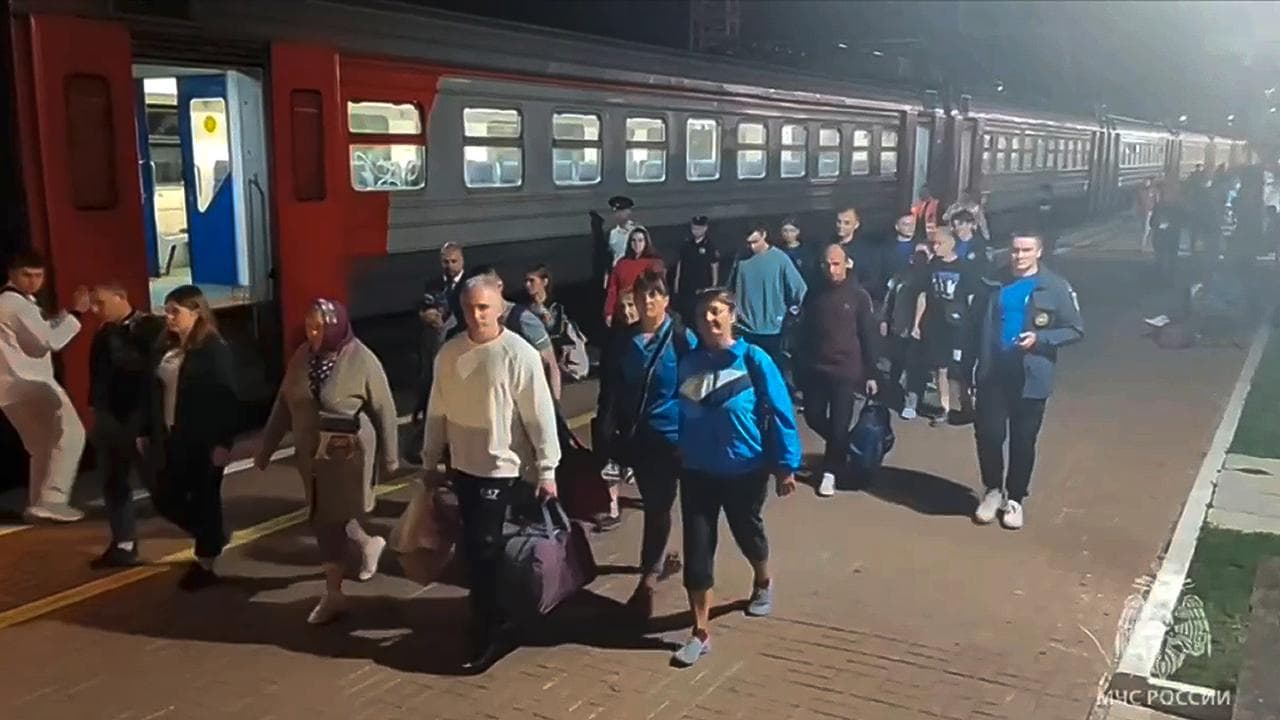 Residents from Russia's Kursk region flee the fighting