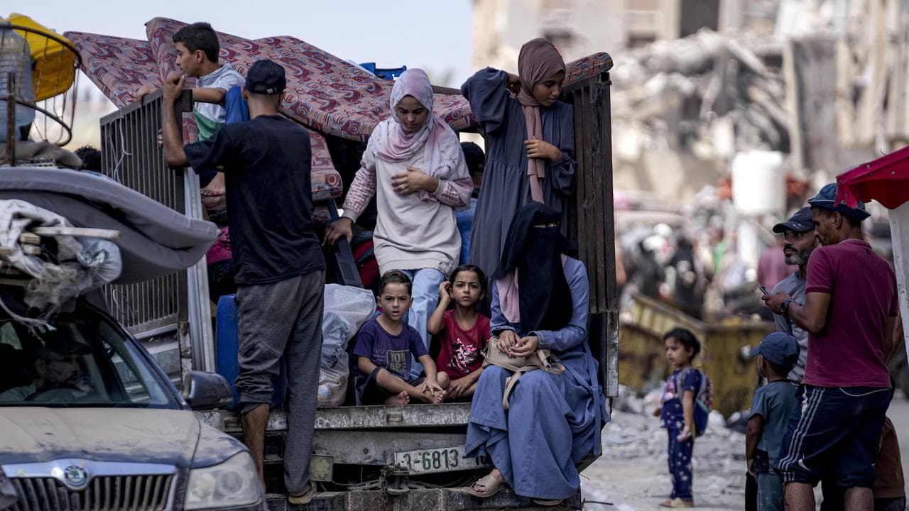 Palestinians flee from Hamad City in the Gaza Strip