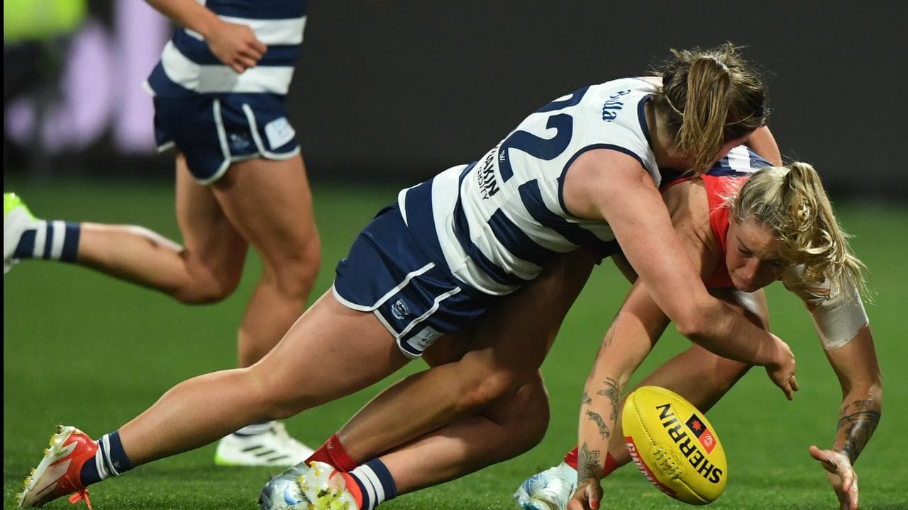 Eliza McNamara nd Tayla Harris