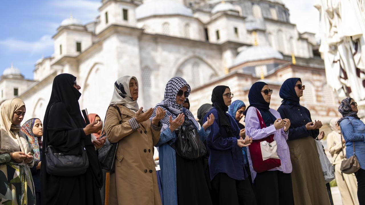Women praying