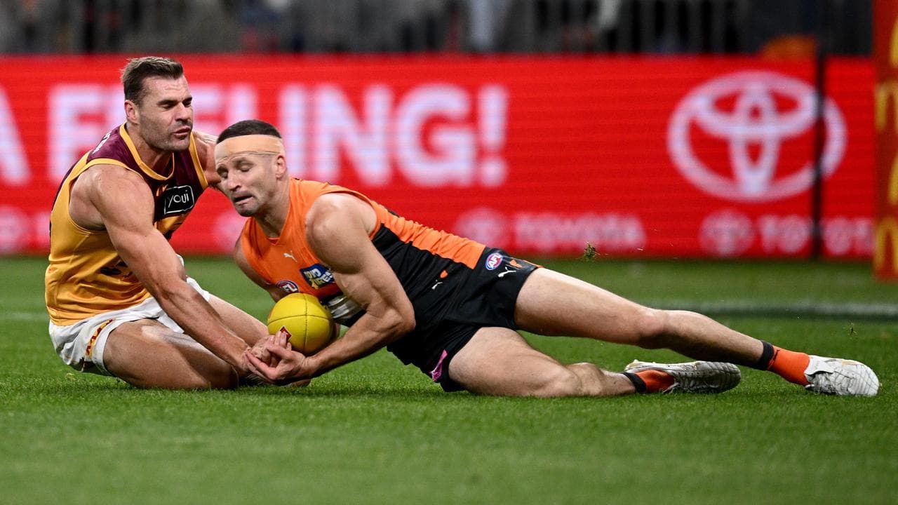 Jesse Hogan marks in front of Jack Payne.