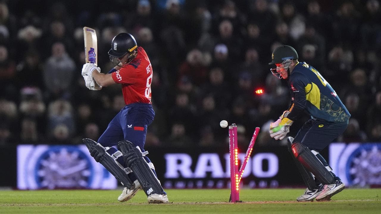 Bethell bowled by Zampa