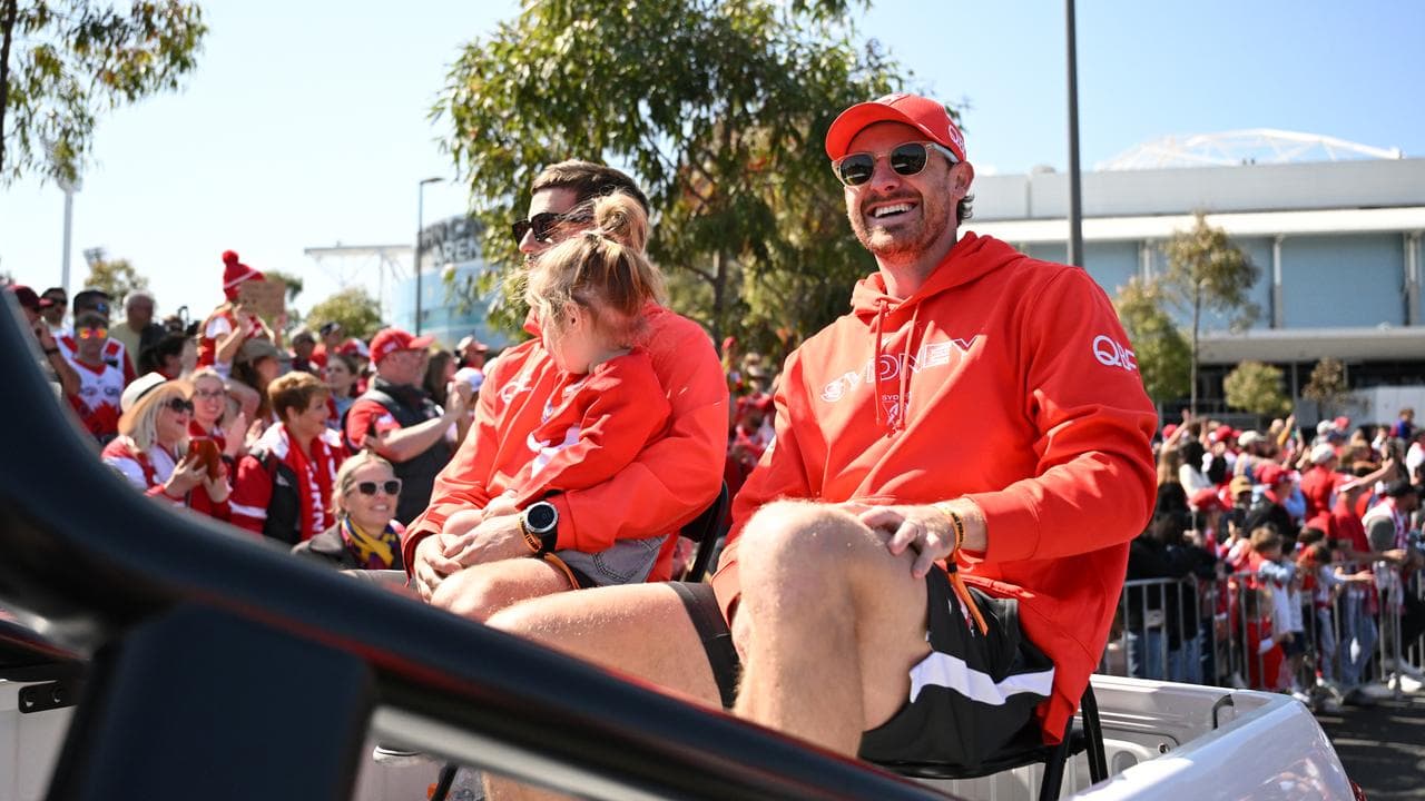 Swans players Harry Cunningham (right) and Jake Lloyd (left)
