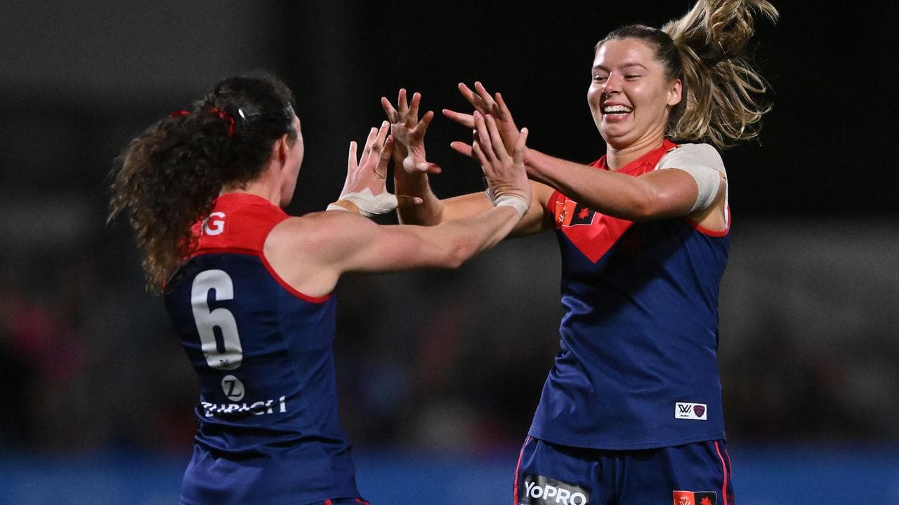 Alyssa Bannan and Georgia Gall.