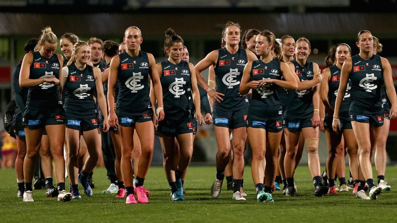 Disappointed Carlton players.