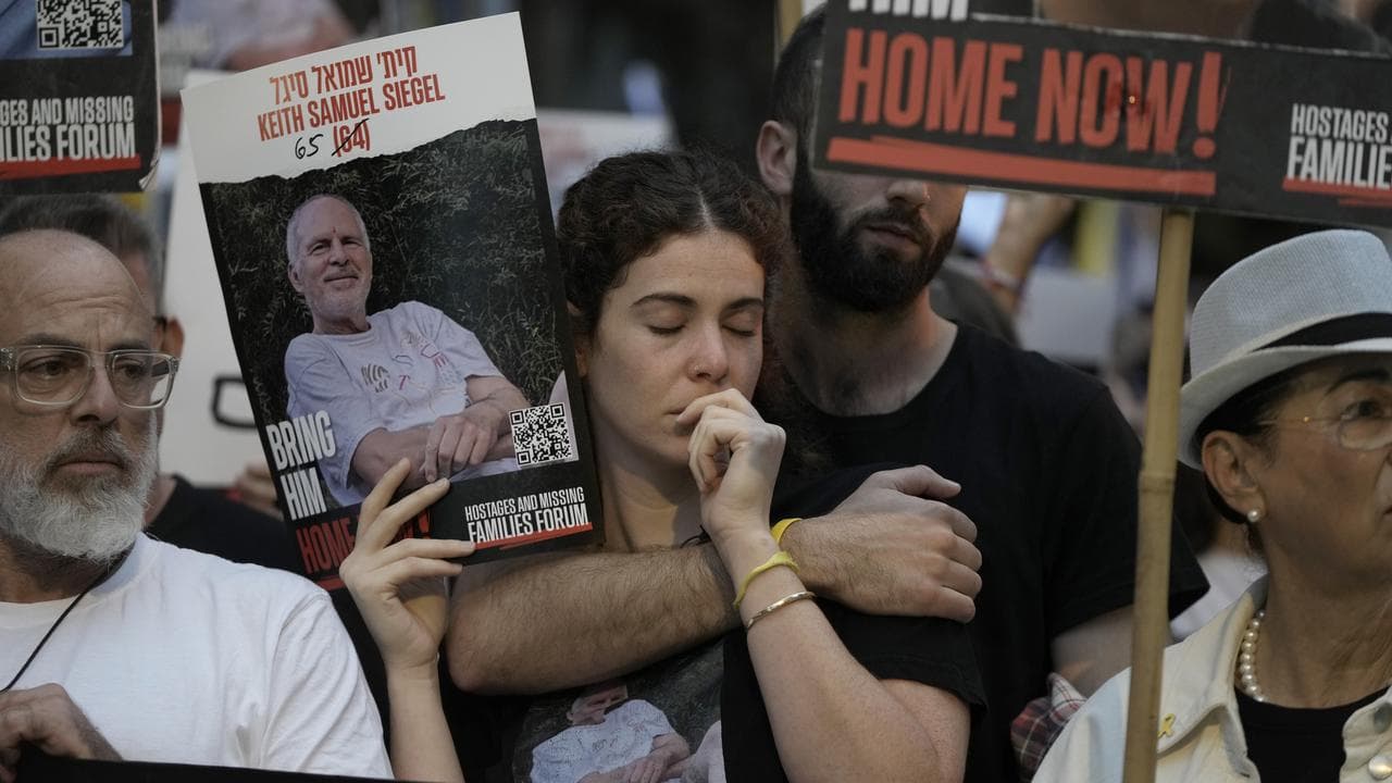 Protest outside Benjamin Netanyahu's home in Jerusalem