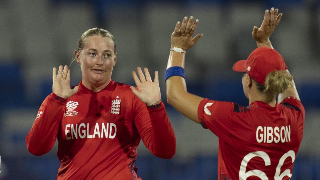 Sophie Ecclestone, Danielle Gibson