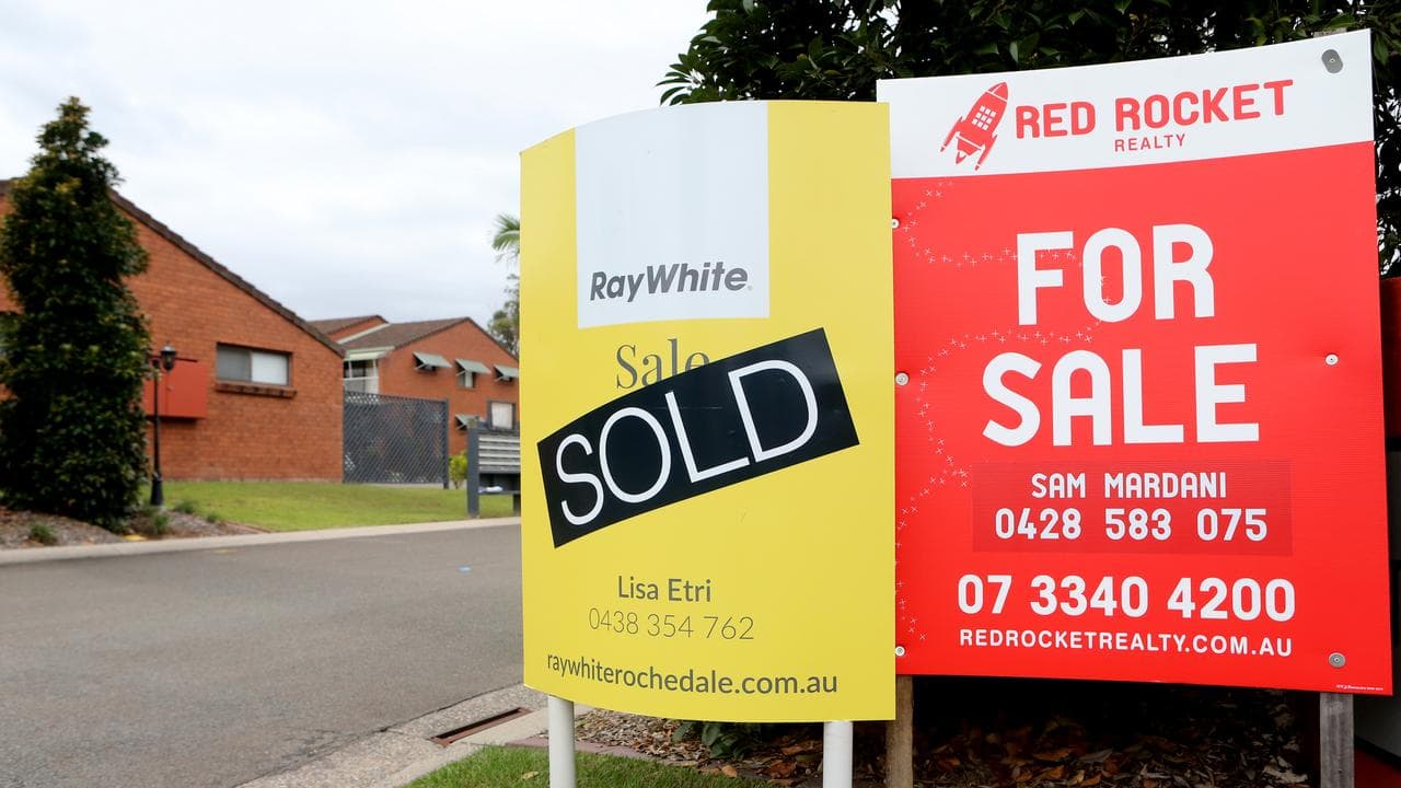 Real estate signs (file image)