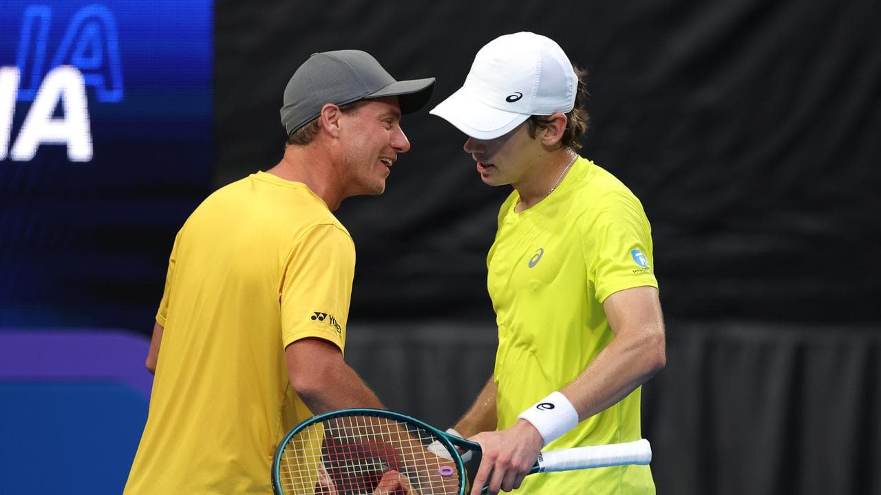 Lleyton Hewitt (left) is in regular contact with Alex de Minaur.