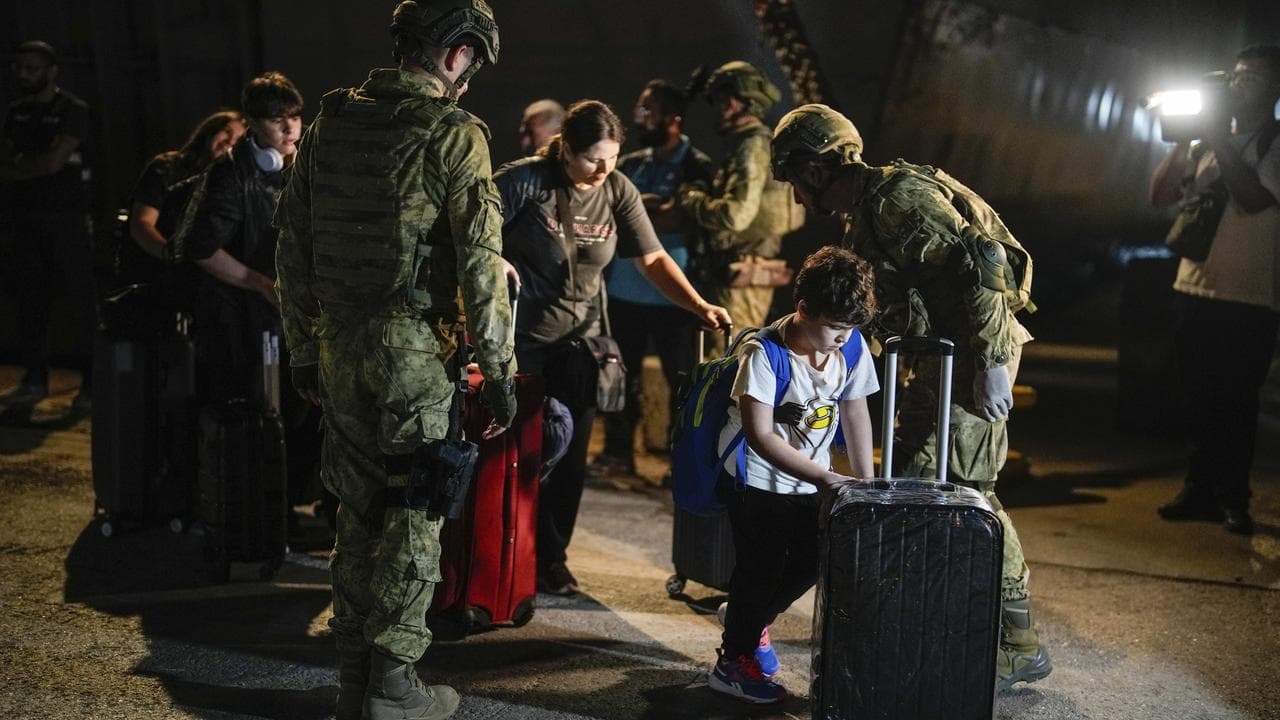 Turkish citizens evacuating from Lebanon to Turkey