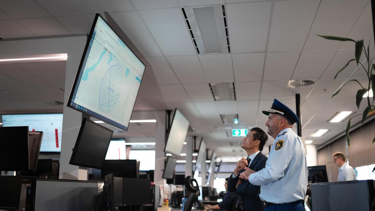 Anoulack Chanthivong and Leon Taylor 