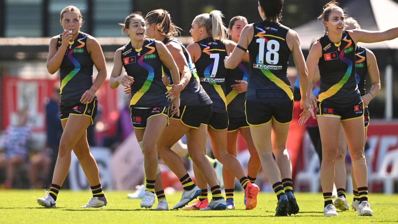 Monique Conti (second left).