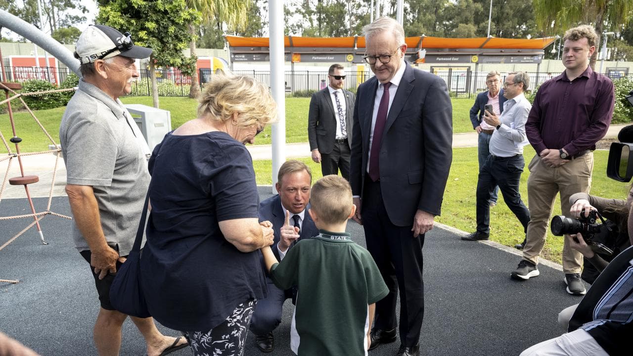 Steven Miles and Anthony Albanese meet people on the campaign trail
