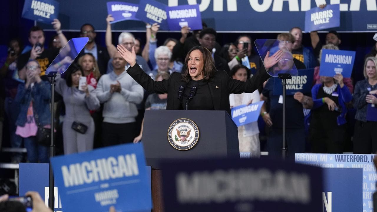 Kalama Harris campaigns in Michigan 