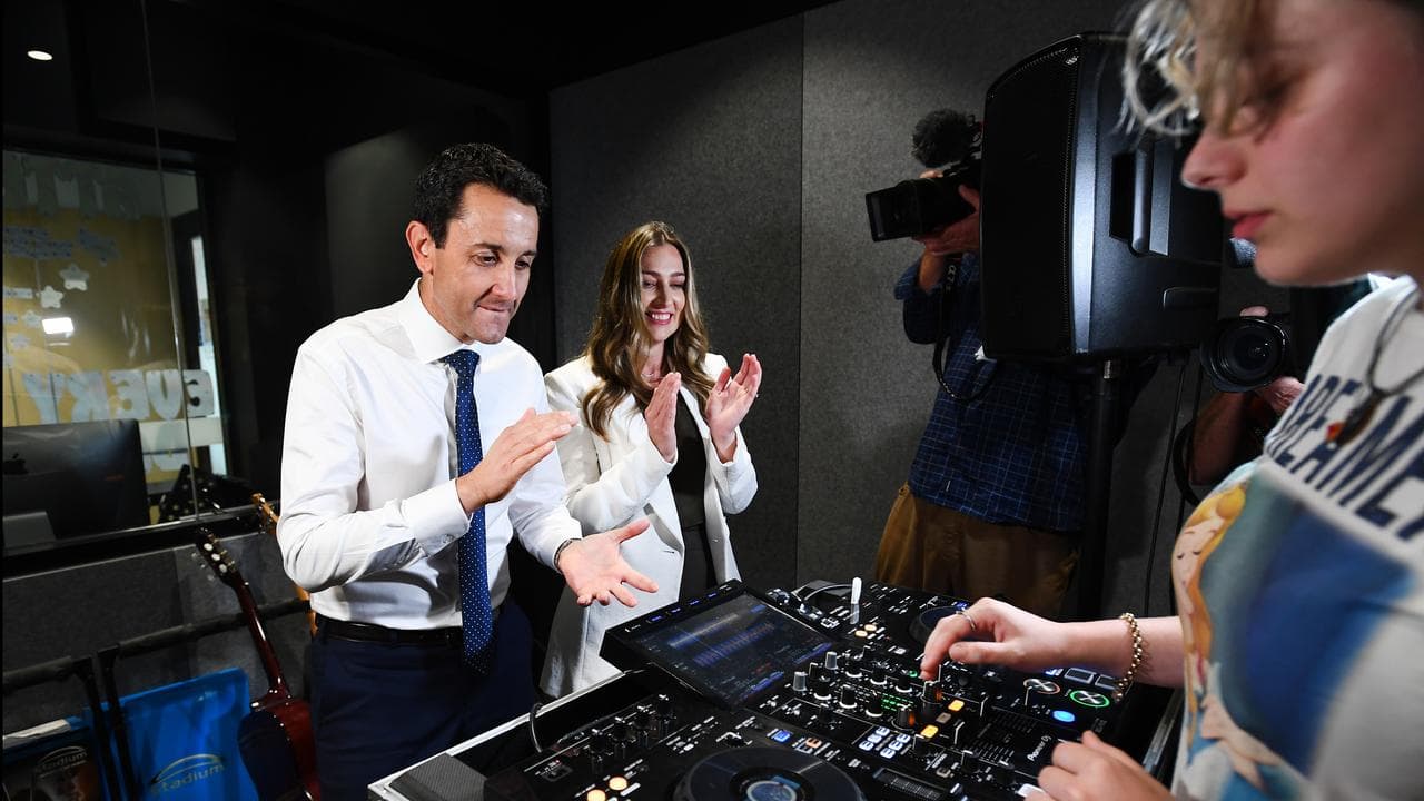 David Crisafulli on campaign trail