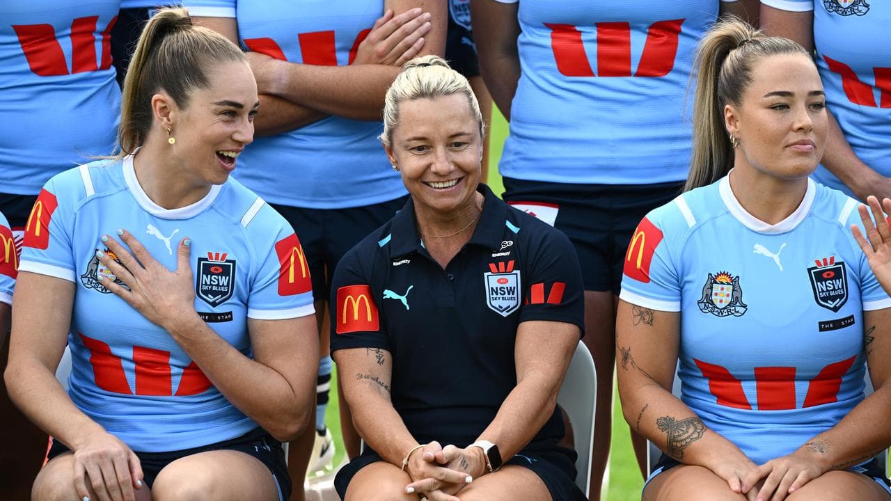 Sky Blues coach Kylie Hilder (centre).