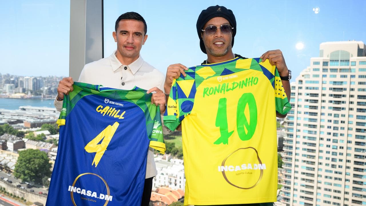 Tim Cahill (left) and Ronaldinho.