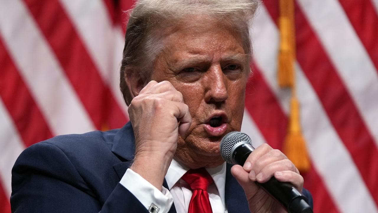 Donald Trump campaigns in Glendale, Arizona