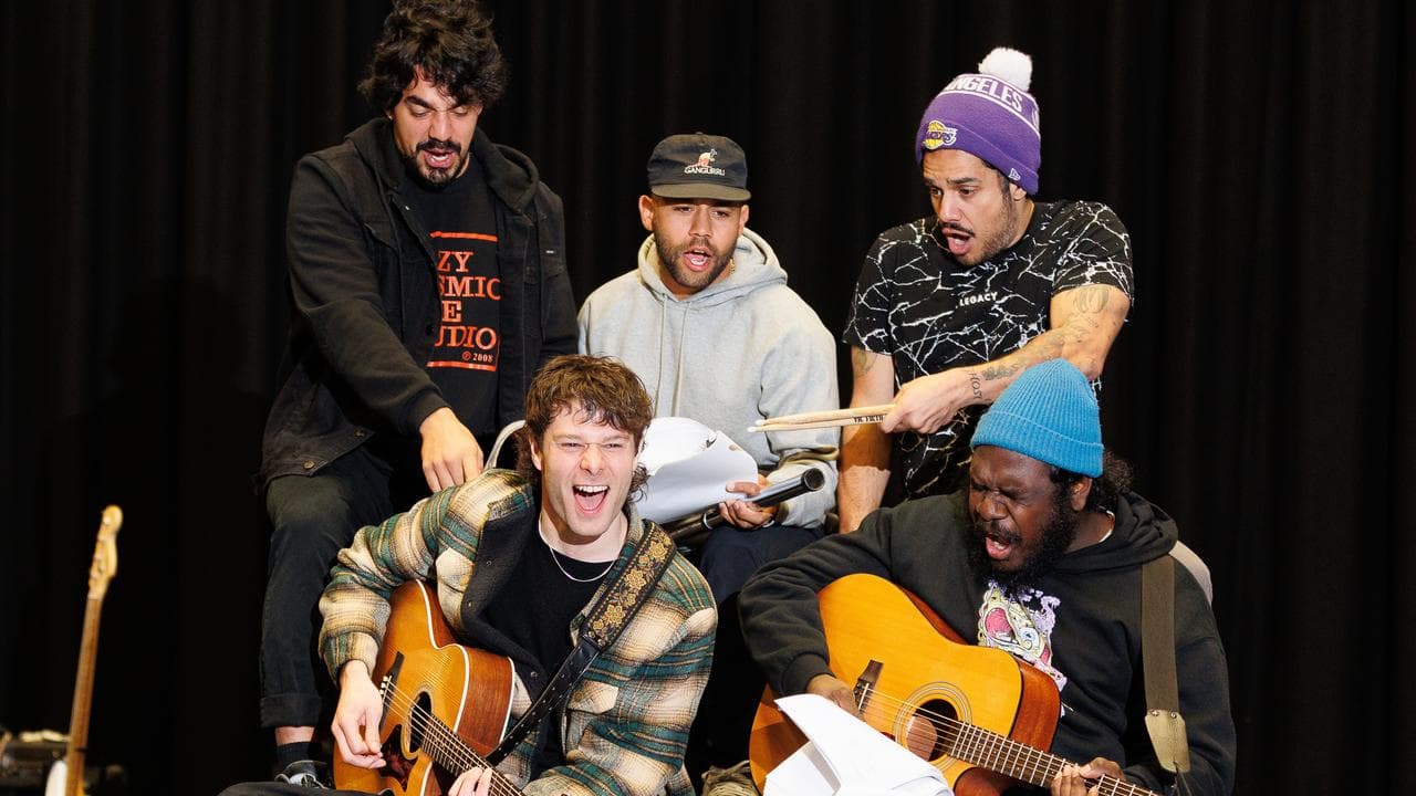 Rehearsals for the show Big Name, No Blankets