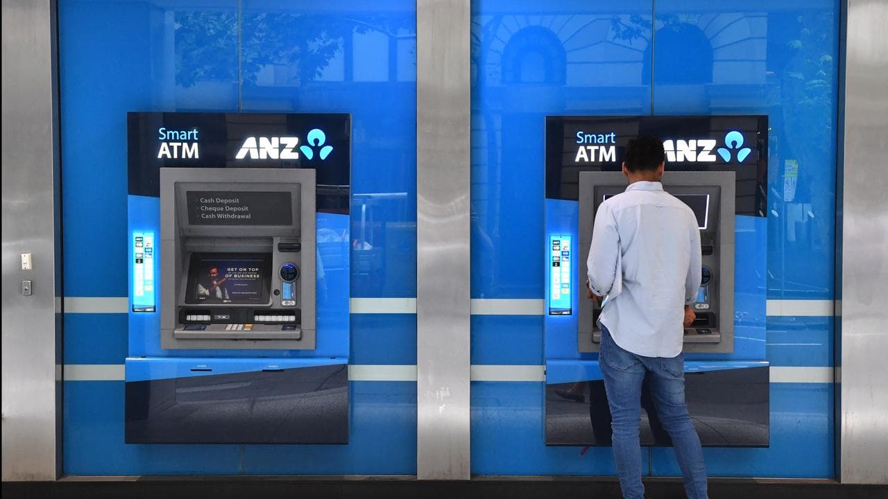 Man uses ANZ ATM