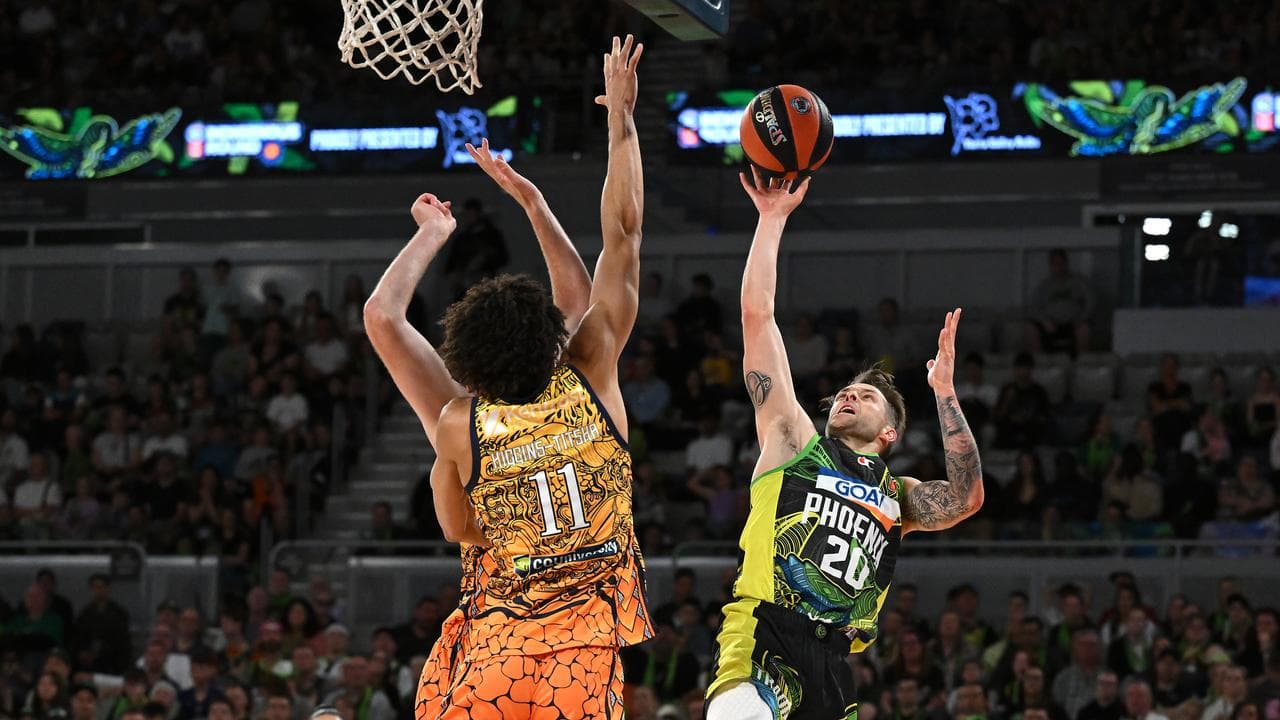 Nathan Sobey of the Phoenix (right).