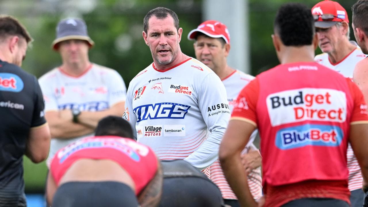 Kristian Woolf (centre).