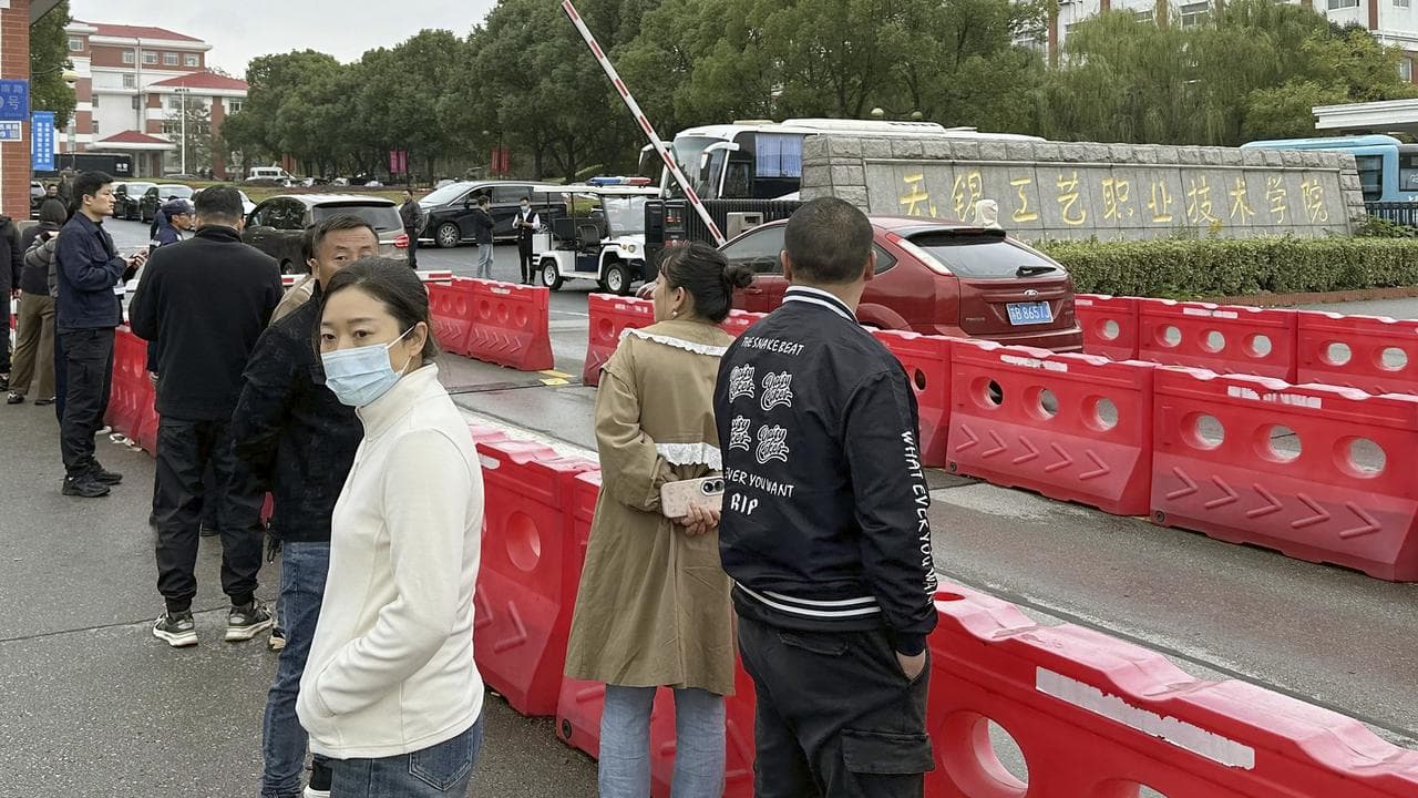 Guardians gather in front of the Wuxi Vocational College
