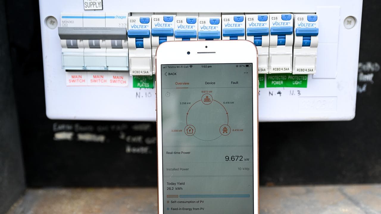 An app shows the grid feed in of energy of a residential solar unit