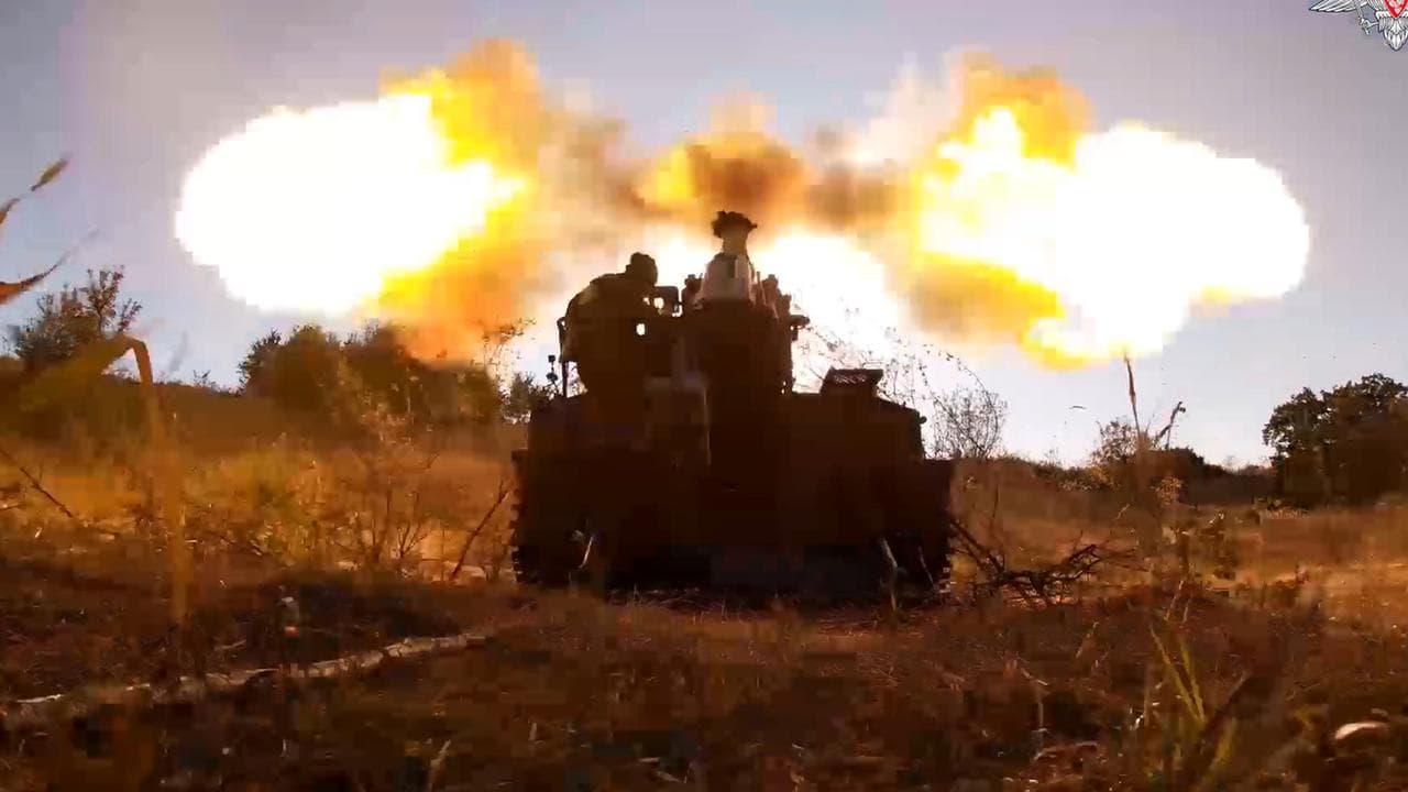 Russian soldiers fire a gun towards Ukrainian positions in Kursk