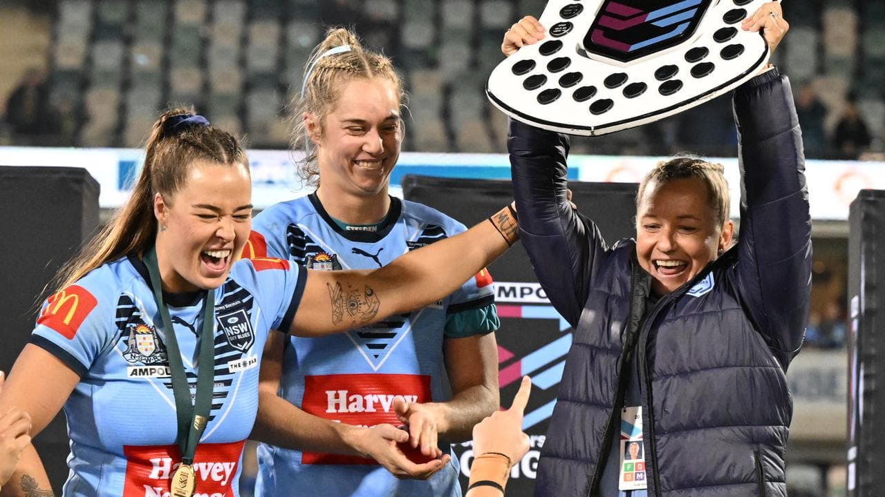 Isabelle Kelly, Kezie Apps and Kylie Hilder.