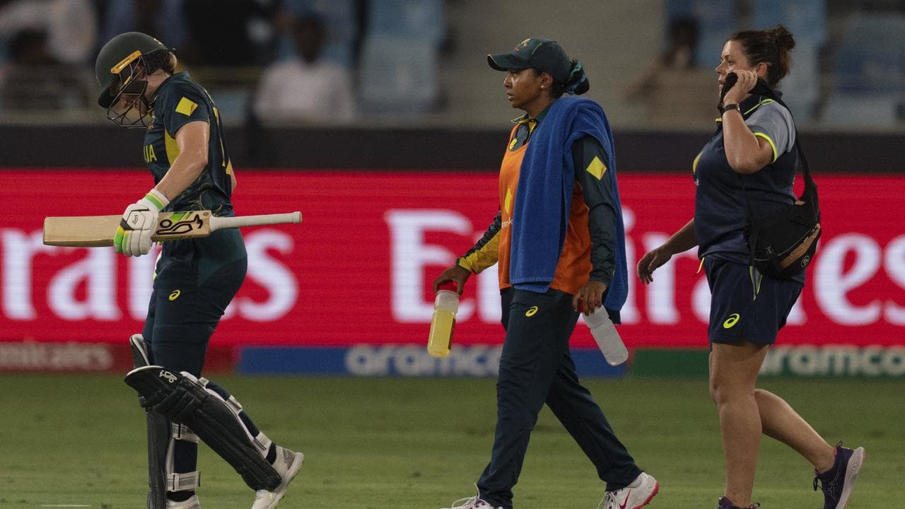 Alyssa Healy (left).