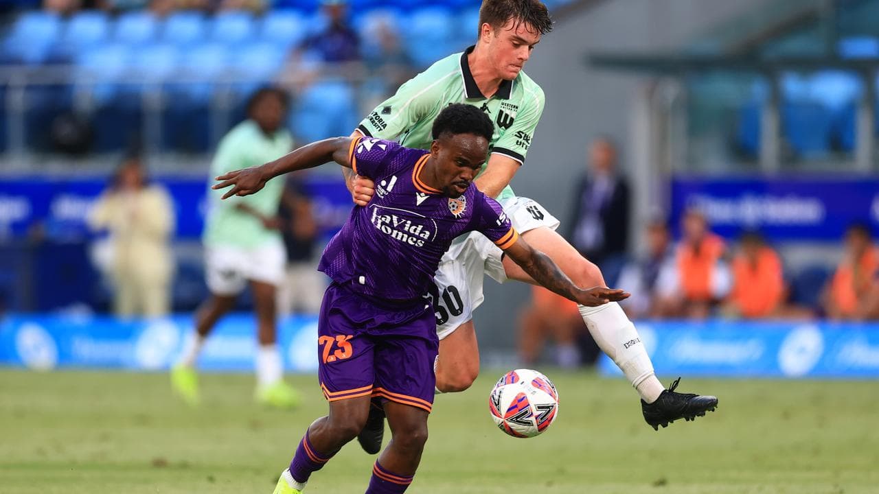 Dylan Leonard of United grabs at the shirt of Cristian Caicedo.