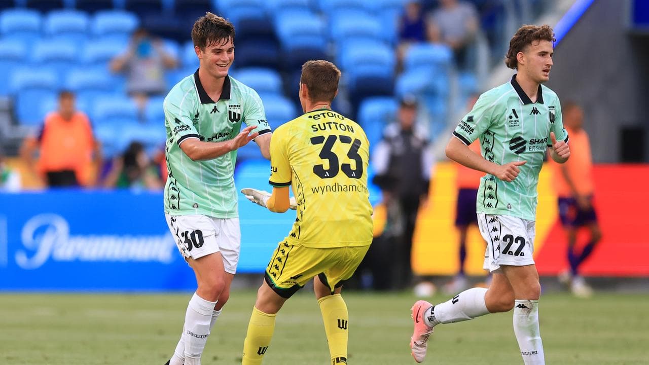 Western United's Dylan Leonard (left).