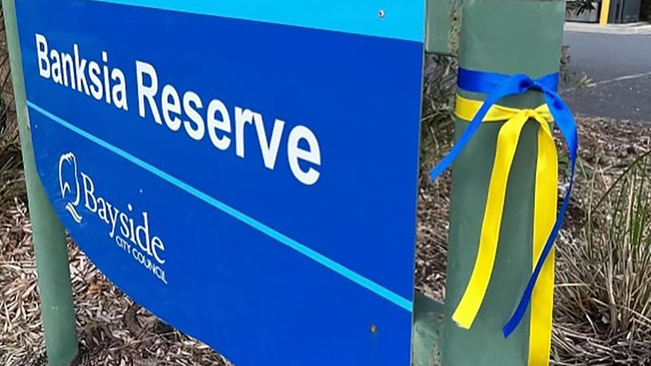 Beaumaris Football Club paid tribute to Holly and Bianca with ribbons.