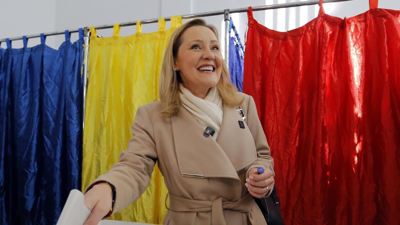 Leader of the USR party and presidential candidate Elena Lasconi