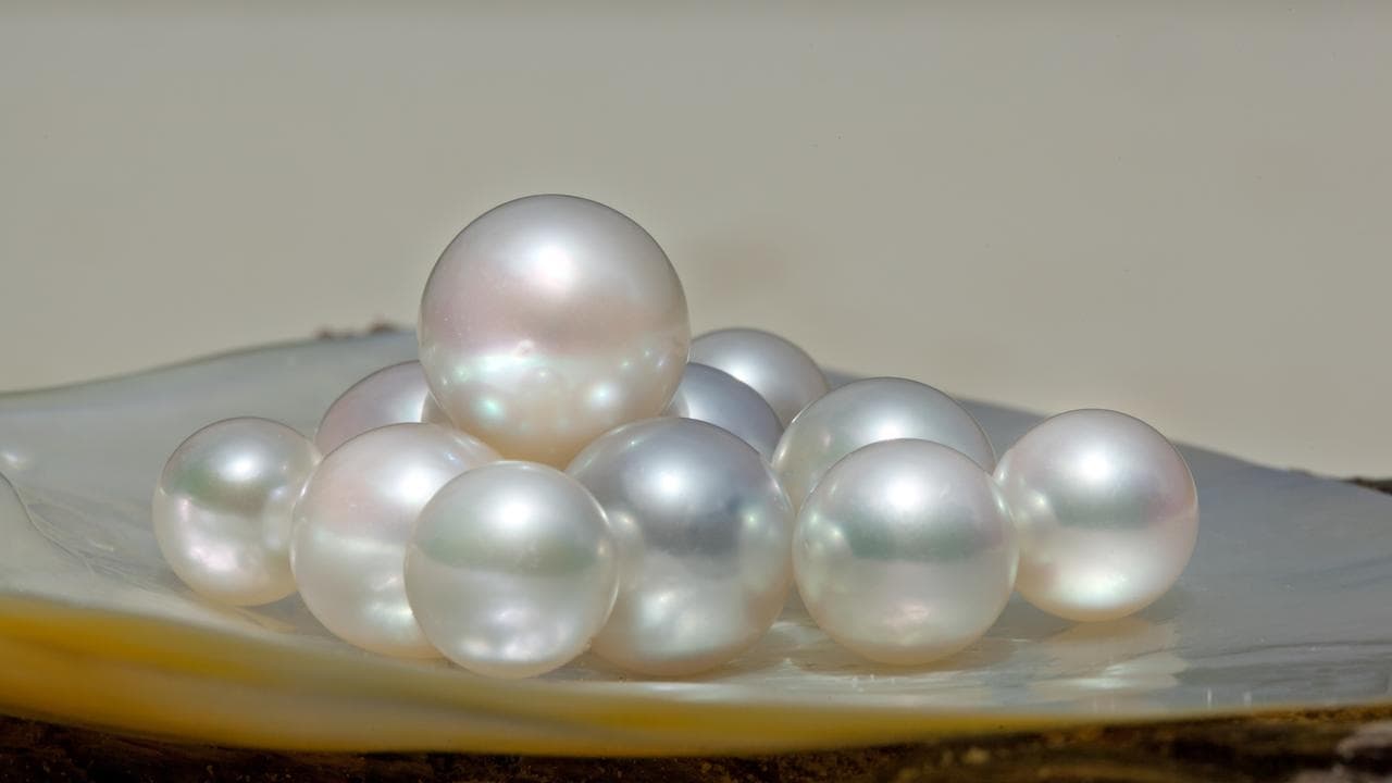 An example of white sea pearls.
