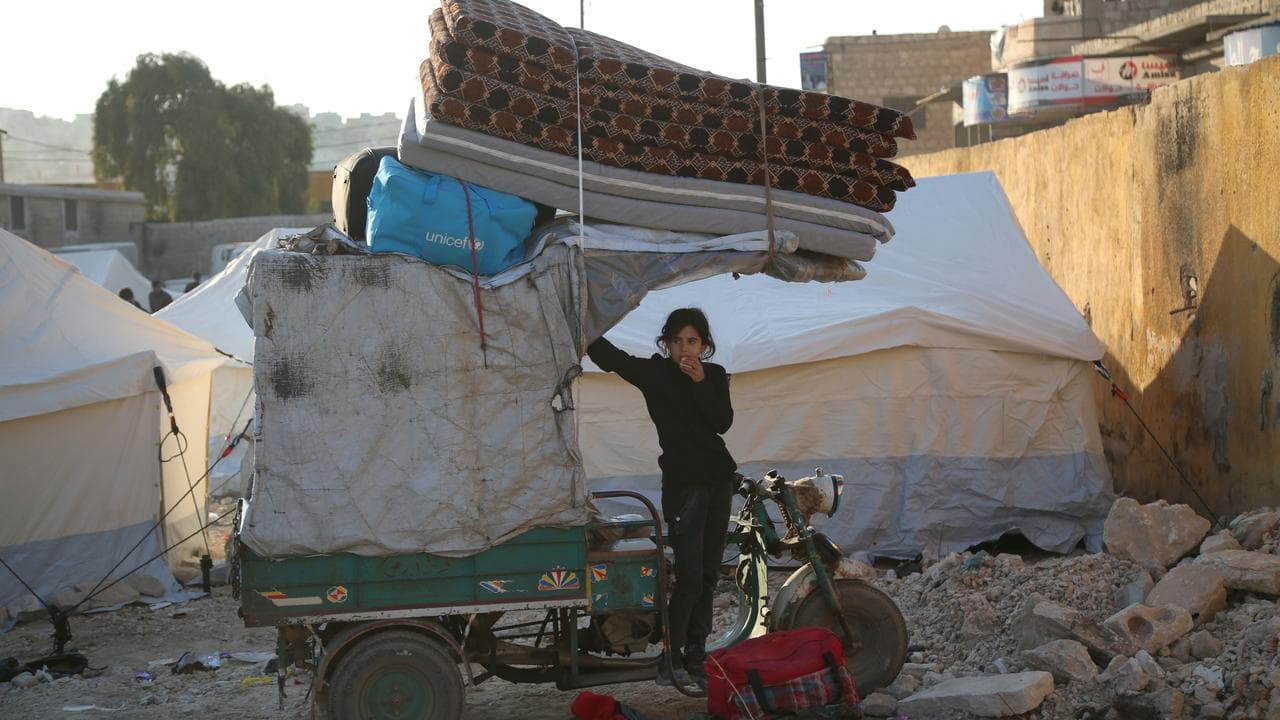 Internally displaced people flee Aleppo