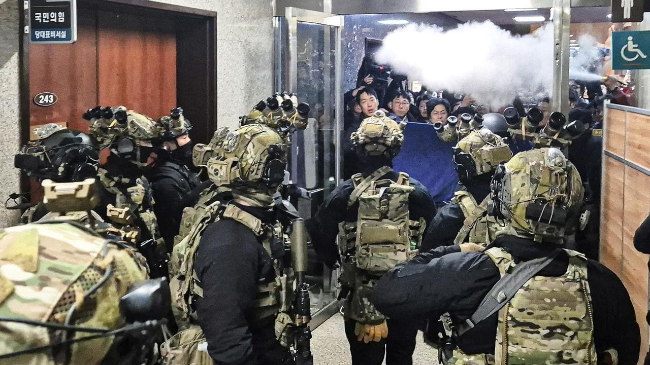 Staff spray fire extinguishers at soldiers in South Korea's parliament