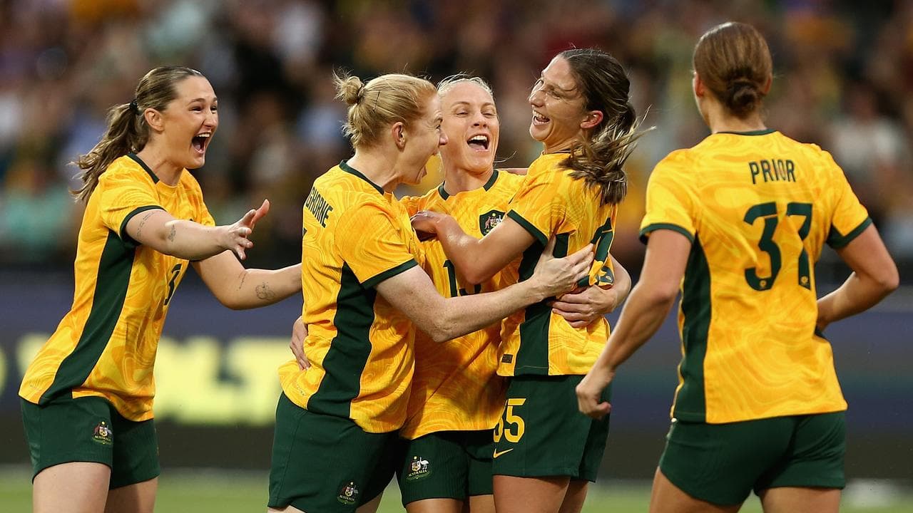 Leah Davidson (second right).