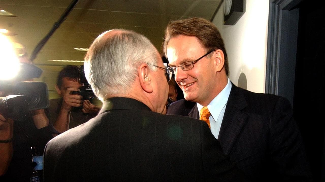John Howard and Mark Latham shake hands on the campaign trail in 2004