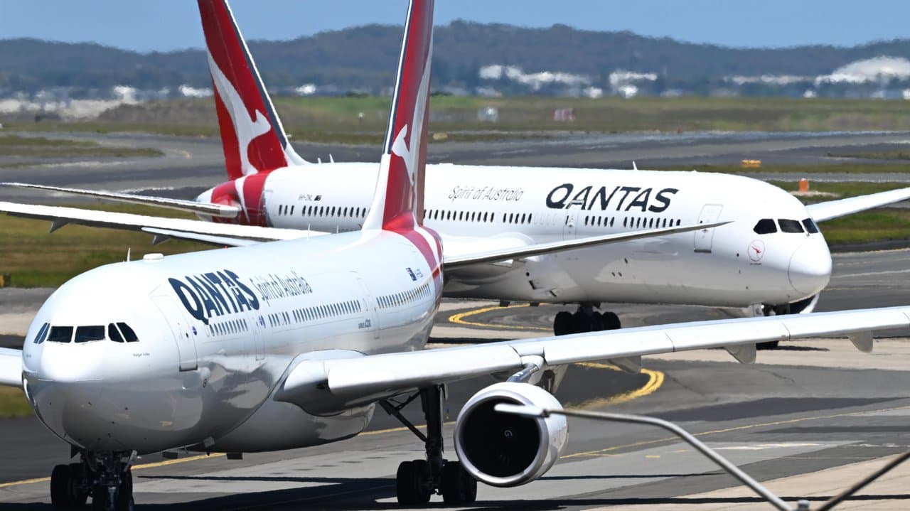 Qantas planes